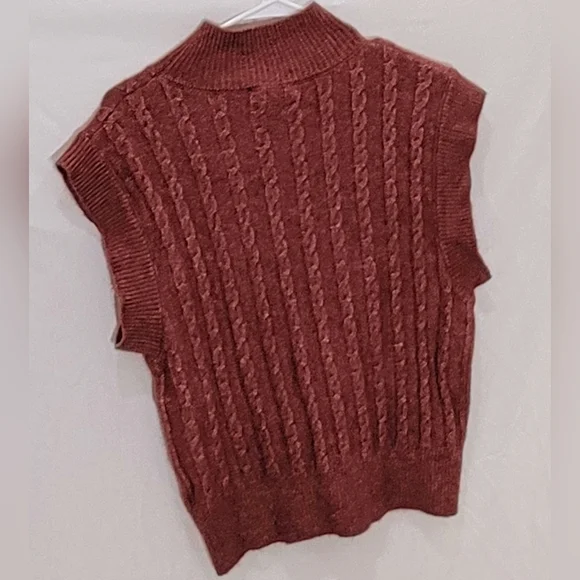 cupcakes & cashmere Cable Knit Sweater Vest - Picture 3 of 5